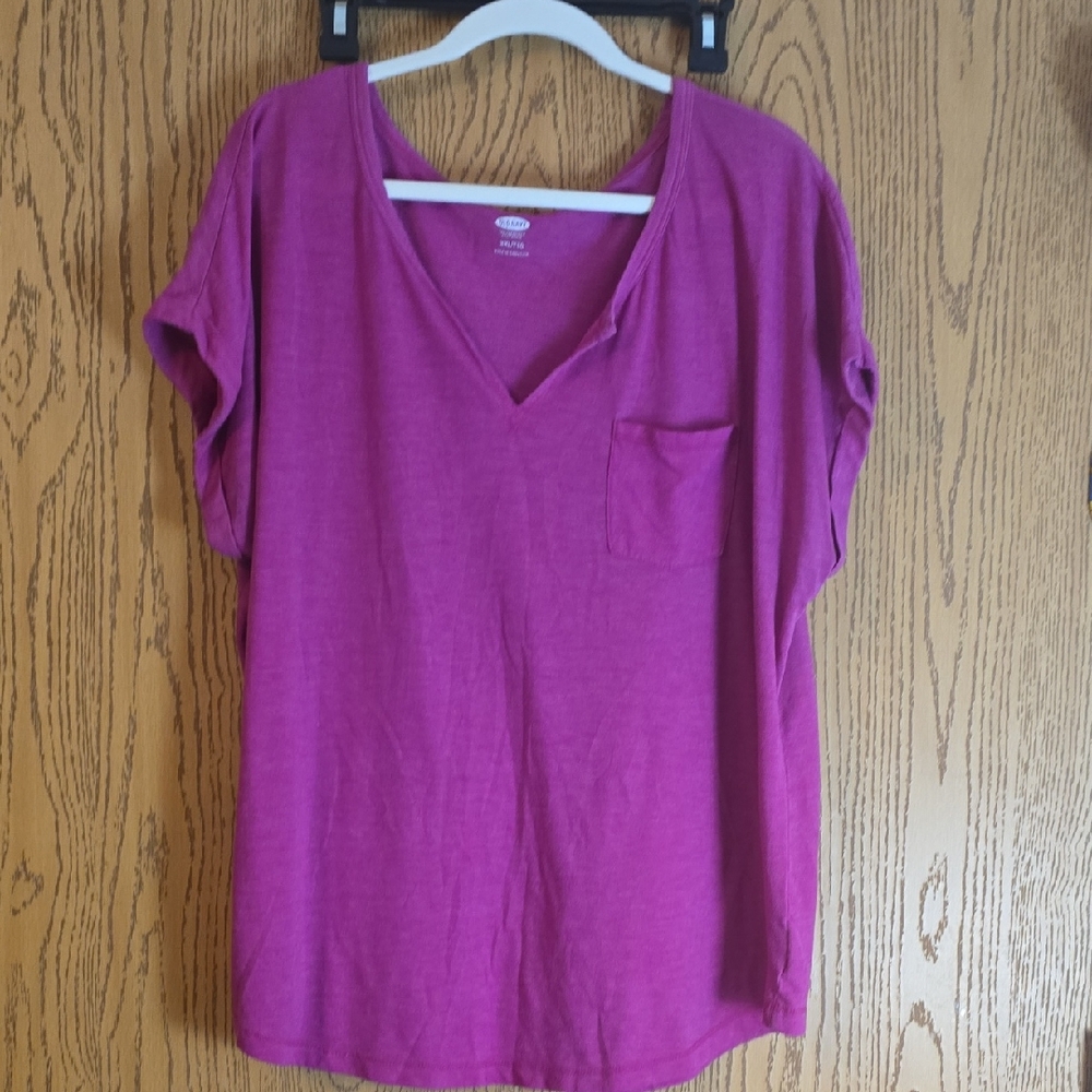 Old Navy Magenta Short Sleeve V-Neck Tee